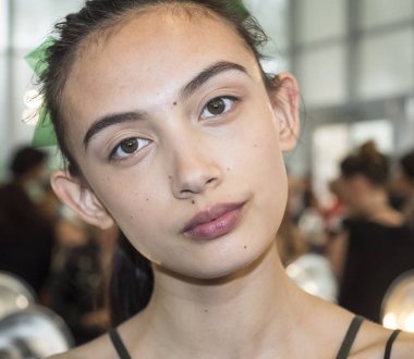 Monique Lhuillier pist gösteri