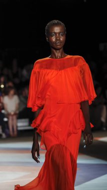 Chrisyian Siriano pist gösteri