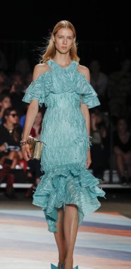 Chrisyian Siriano pist gösteri