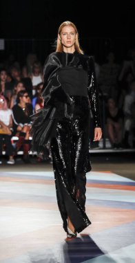 Chrisyian Siriano pist gösteri