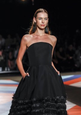 Chrisyian Siriano pist gösteri