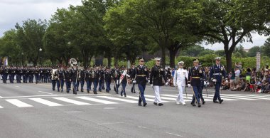 Anma günü geçit töreni 