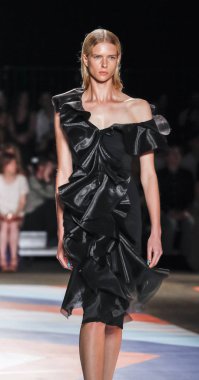 Chrisyian Siriano pist gösteri