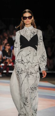 Chrisyian Siriano pist gösteri