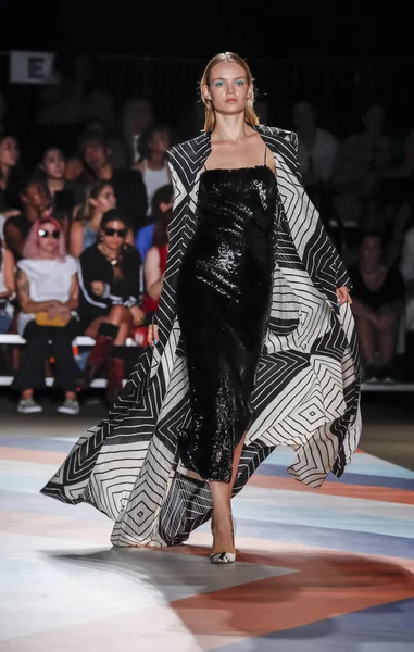 Chrisyian Siriano pist gösteri