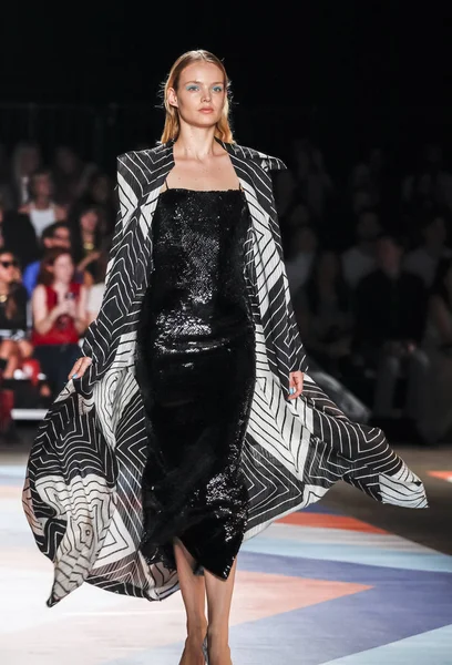 Chrisyian Siriano pist gösteri