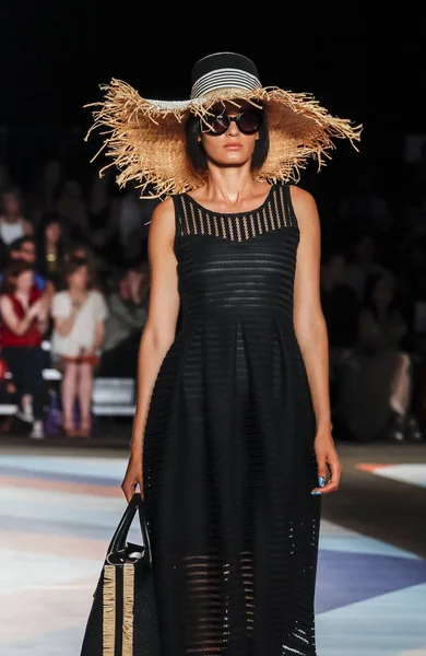 Chrisyian Siriano pist gösteri