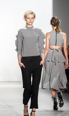 Marissa Webb pist gösteri