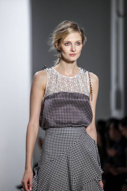 Marissa Webb pist gösteri