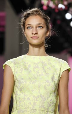 Lela Rose pist gösteri