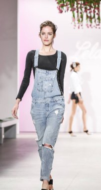 Lela Rose pist gösteri