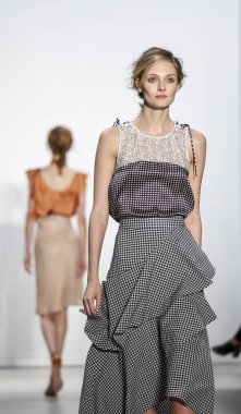 Marissa Webb pist gösteri