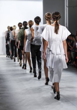 Marissa Webb pist gösteri