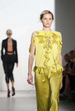 Marissa Webb pist gösteri