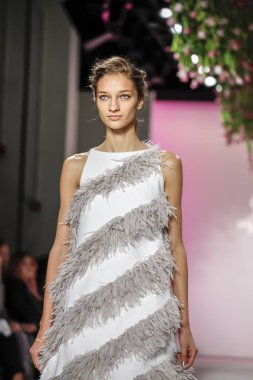 Lela Rose pist gösteri