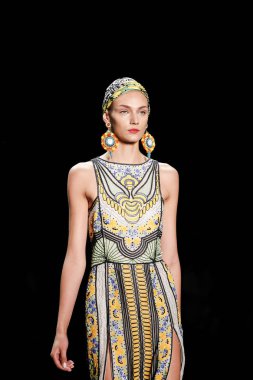 Naeem Khan pist gösteri