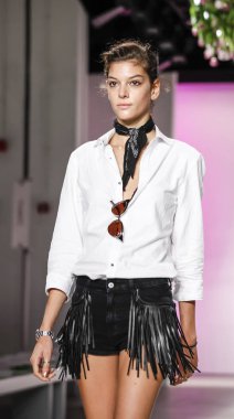 Lela Rose pist gösteri