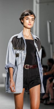 Marissa Webb pist gösteri