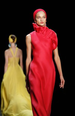 Naeem Khan pist gösteri