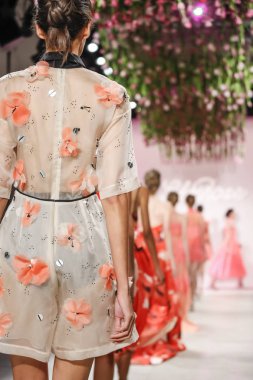 Lela Rose pist gösteri