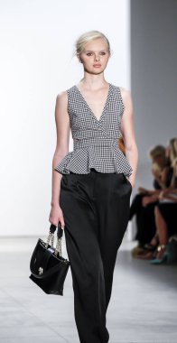 Marissa Webb pist gösteri