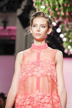 Lela Rose pist gösteri