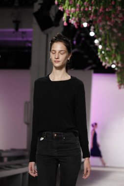 Lela Rose pist gösteri