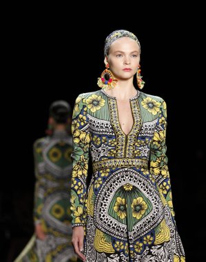 Naeem Khan pist gösteri