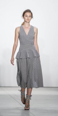 Marissa Webb pist gösteri