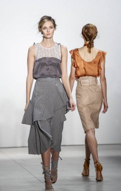 Marissa Webb pist gösteri