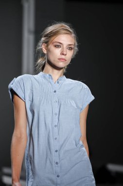 Marissa Webb pist gösteri