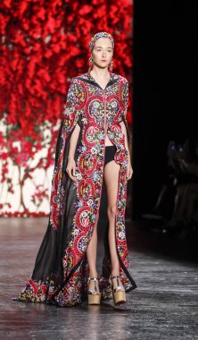 Naeem Khan pist gösteri