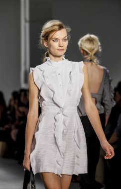 Marissa Webb pist gösteri