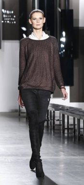 Pamella Roland pist gösteri