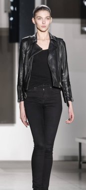 Pamella Roland pist gösteri