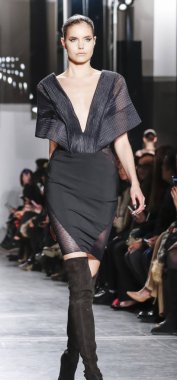 Pamella Roland pist gösteri