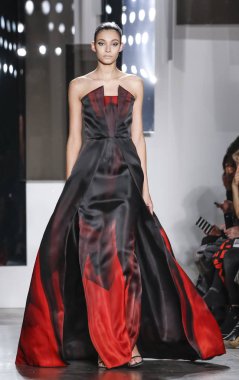 Pamella Roland pist gösteri