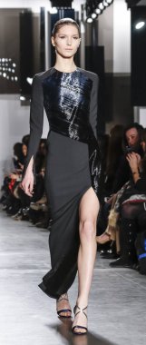 Pamella Roland pist gösteri