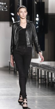 Pamella Roland pist gösteri