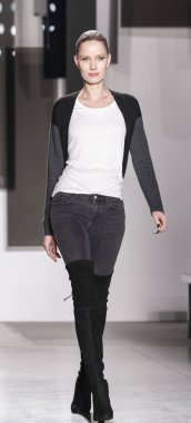 Pamella Roland pist gösteri