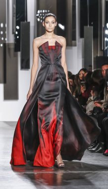 Pamella Roland pist gösteri