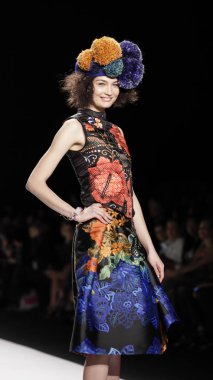 Desigual sonbahar 2015 pist gösteri