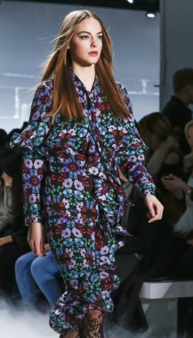 Nicole Miller pist gösteri