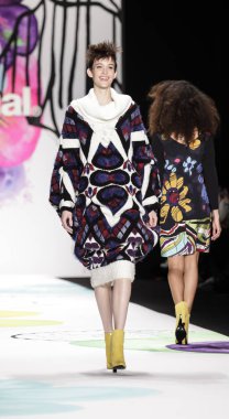 Desigual sonbahar 2015 pist gösteri