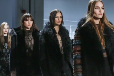 Nicole Miller pist gösteri