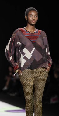 Desigual sonbahar 2015 pist gösteri