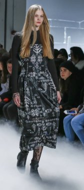 Nicole Miller pist gösteri