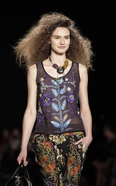 Desigual sonbahar 2015 pist gösteri