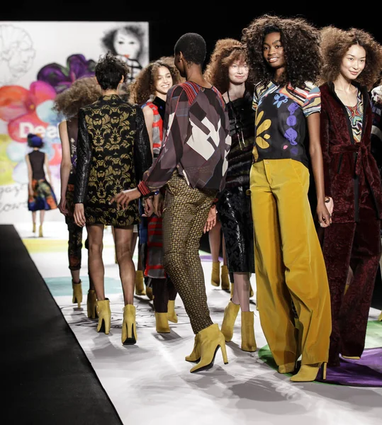 Desigual autunno 2015 sfilata — Foto Stock