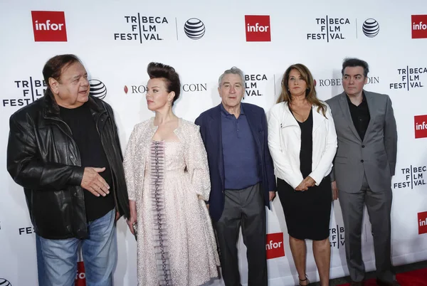 Paul Sorvino, Debi Mazar, Robert De Niro, Lorraine Bracco, Kevin Corrigan — Foto de Stock